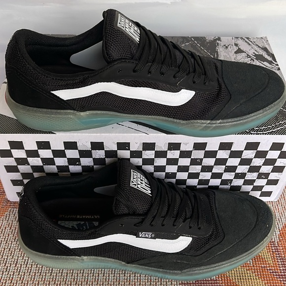 Vans Men’s Ave
Black/White
VN0A5JIBY28
Sneakers - Picture 2 of 16